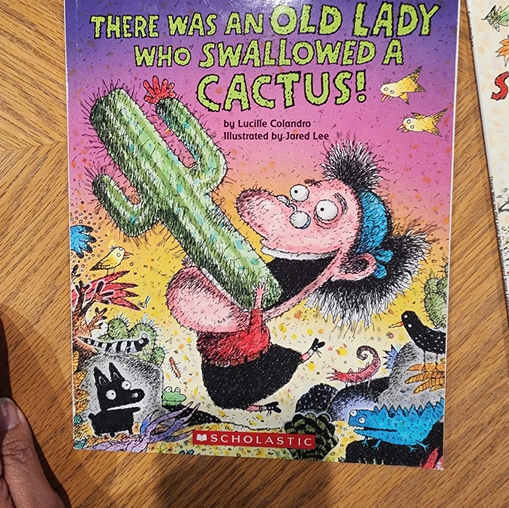 "There Was An Old Lady " Book Bundle - Picture 4 of 16
